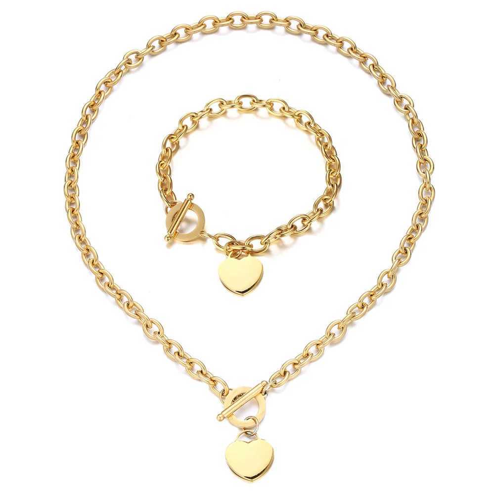 New stainless steel bracelet and necklace love switching jewelry set suitable for fashionable steel jewelry for warm girls Y240926