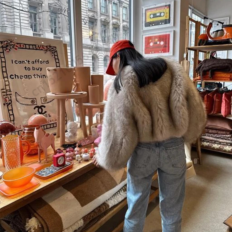 2024 Winter Street Iconic Brand Fashion Fluffy Short Jacket Overcoats Women Designer Gardient Cropped Faux Fur Coat
