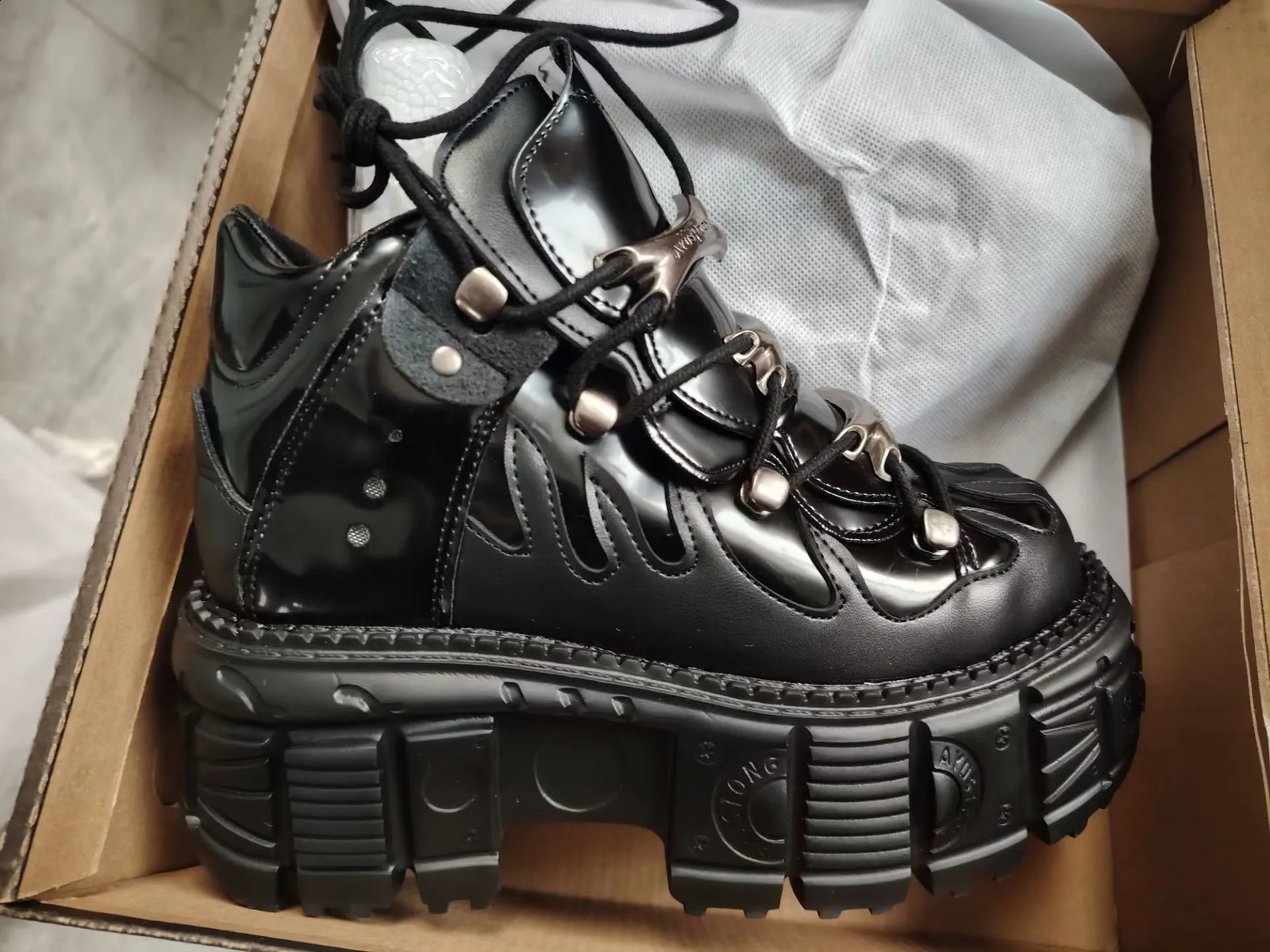 2024 Retro Spanish Rock Dark Platform Punk Leather Metal Gay Dad Platform Shoes 240926