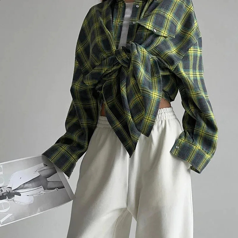 Vintage Women Oversized Long Sleeve Plaid Shirt Blouse Tops Autumn Winter Button Down Loose Lapel Pocket Korean Style 240926Z