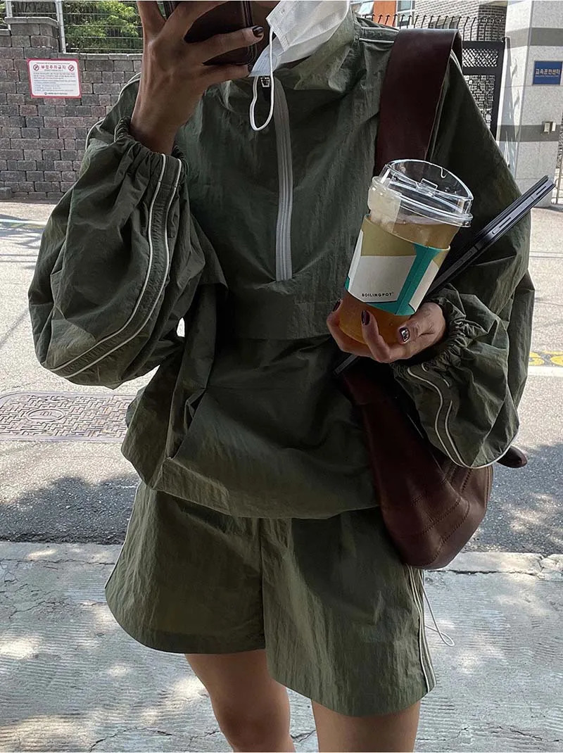 1 set of fashionable womens sportswear track and field jacketloose shorts runner dance bodysuit for women 2piece jacket 240927