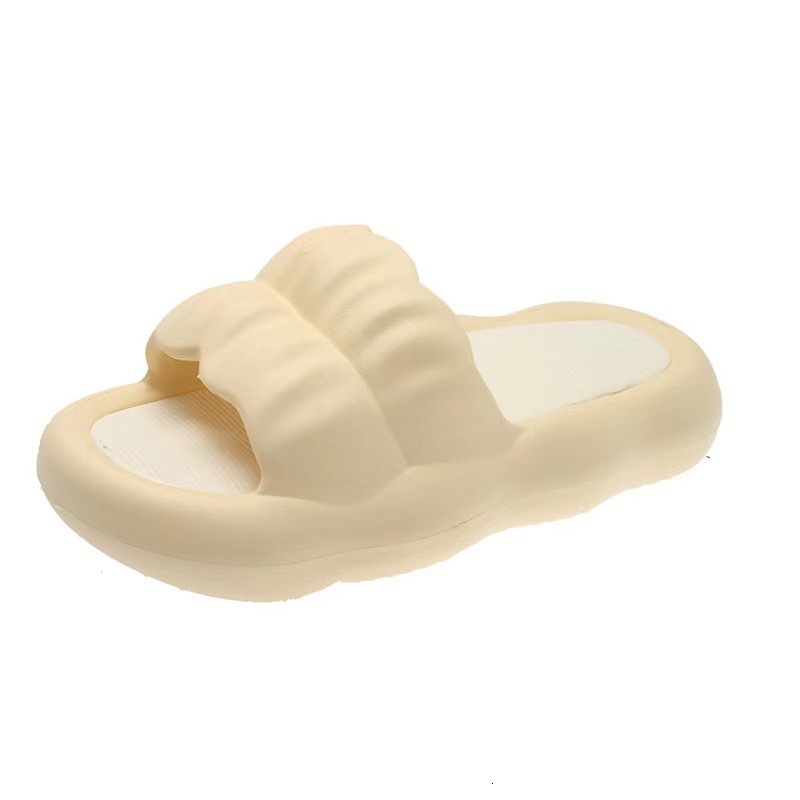 Stepping on poop feeg slippers wearing new Instagram fashion wers girls with soft hearts and cool bottoms for women