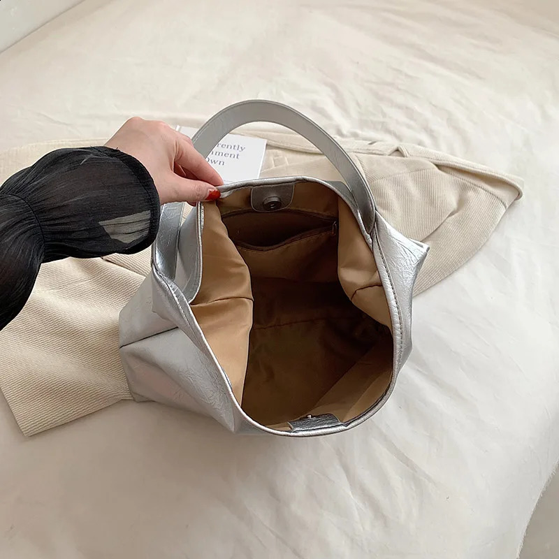 LEFTSIDE Silver Shoulder Bags for Women Leather Hobo Bag Fashion Female Y2k High-capacity Leather Handbags 240926