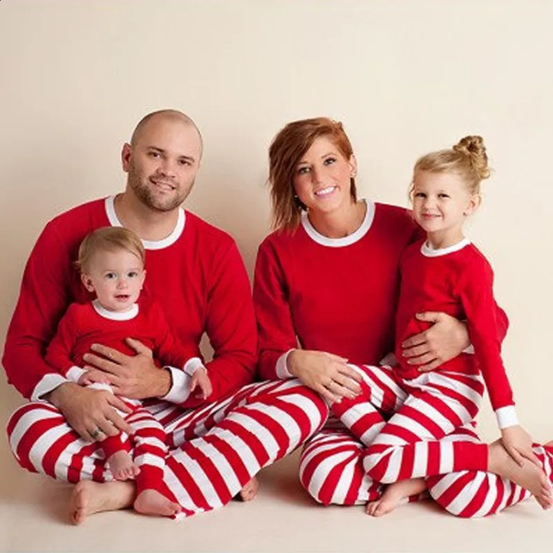 Christmas Pajama Set Striped Printing Mother Father Child Matching Clothes Tight Soft 2piece Family Appearance 240926