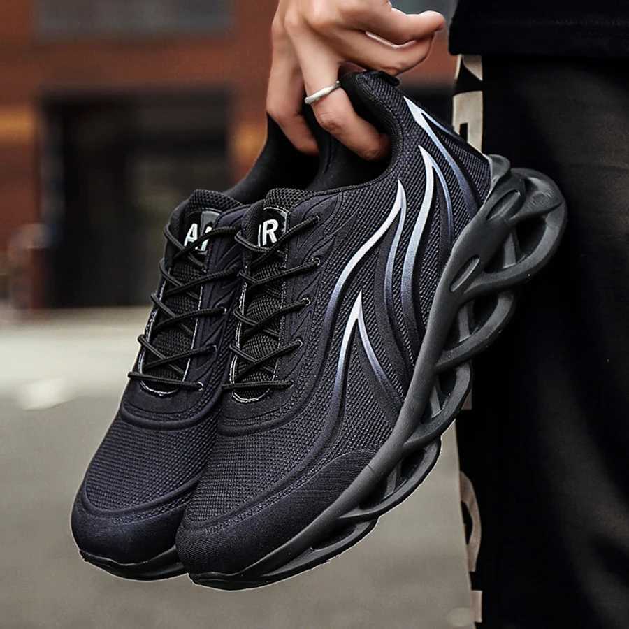 Womens Running Shoes Men Flame Printed Sneakers Knit Athletic Sports Blade Cushiing Jogging Trainers LightweightXJ250517