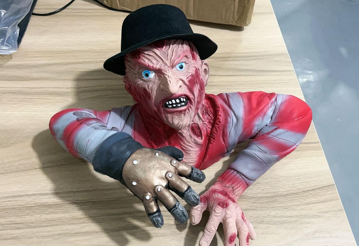 Horror Creeper Zombie for Outdoor Garden Halloween Decoration Iron Model Doll Sculpture Indoor Desk Statue DIY Home Party Decor 240809