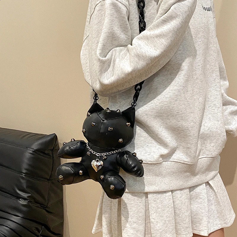 Cartoon Rivet Chain Pu Cross Cute Little Bear Doll Womens Mini Leather Bag Personalized Gift 240923 c4ae 4