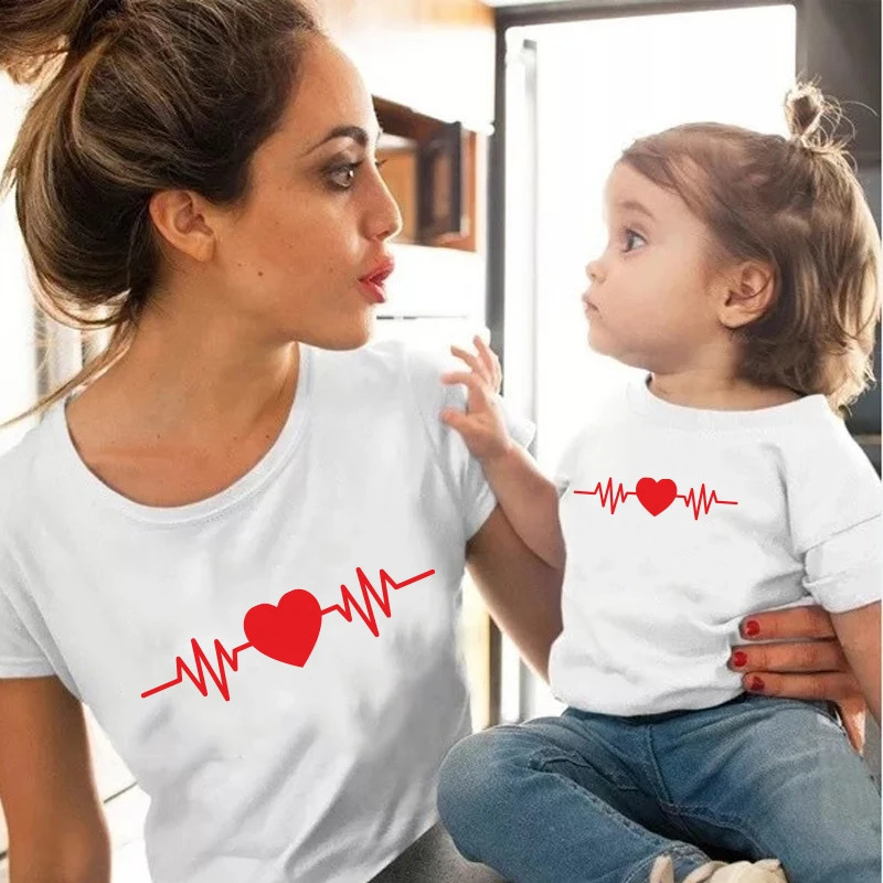 Cute Family Appearance Matching Clothes Mom and Me Tshirt Daughter Son Clothing Baby 240926