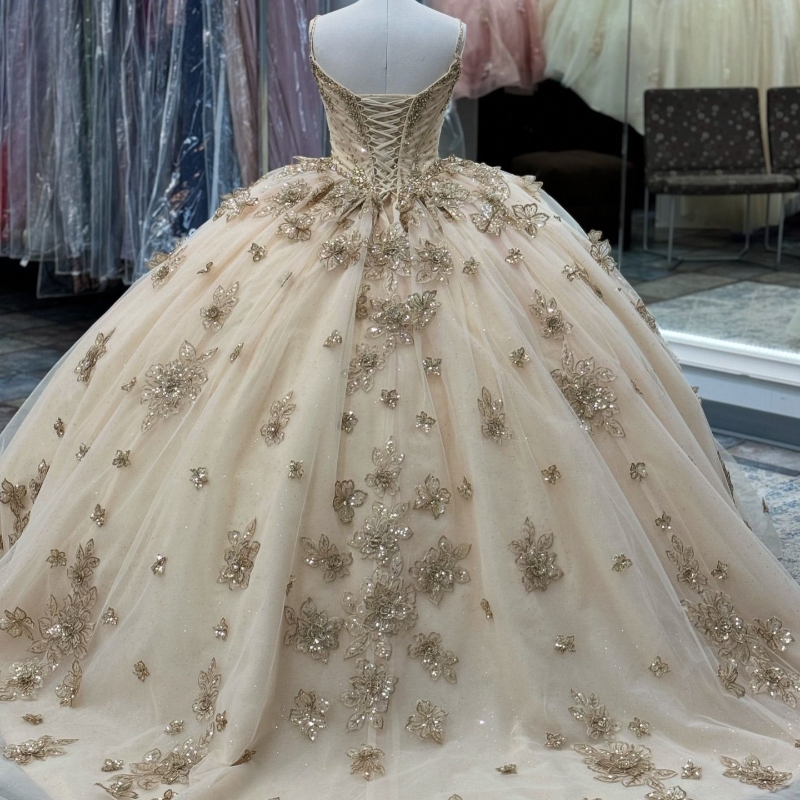 Light Champagne Quinceanera Dresses Spaghetti Strap wer Appliques Crystals Beading Tull Ball Gown Sweet 16 Dress Vestidos De 15 Anos