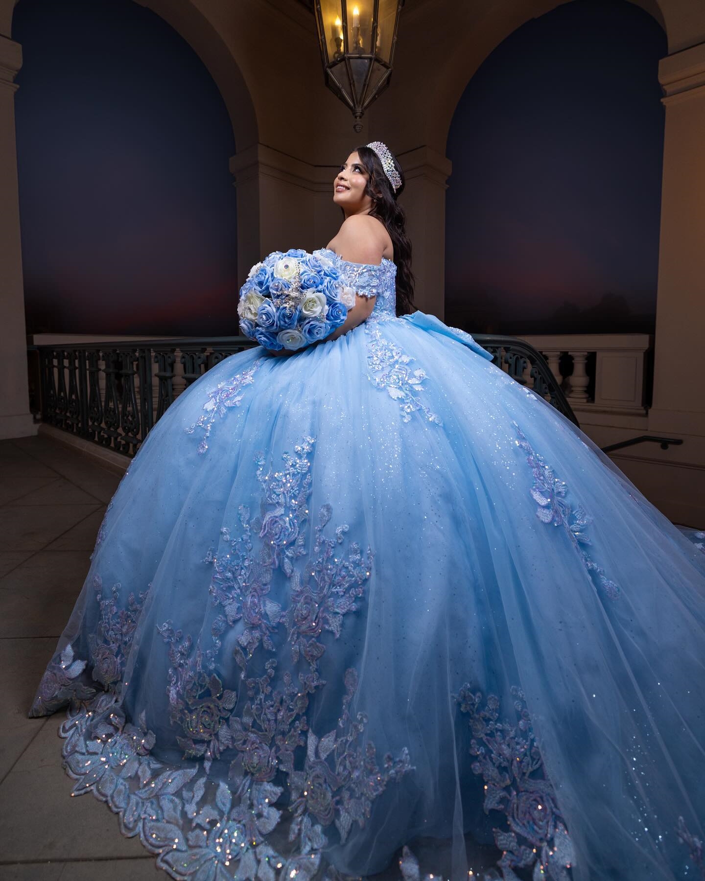 Quinceanera Dresses Off The Shoulder Lace Appliques Crystals Beading Bow Tull Ball Gown Sweet 16 Dress Vestidos De 15 Anos