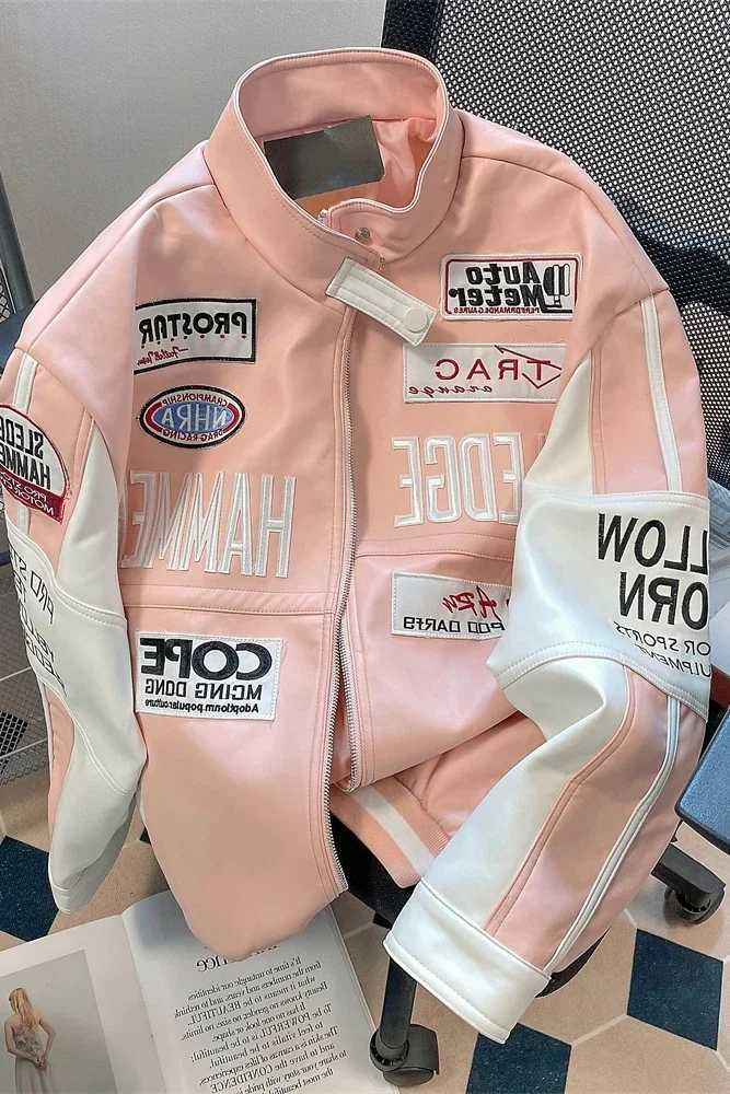 Hip hop womens leather motorcycle jacket American pink jacket Y2K stitched high-quality embroidered windproof jacket W240926