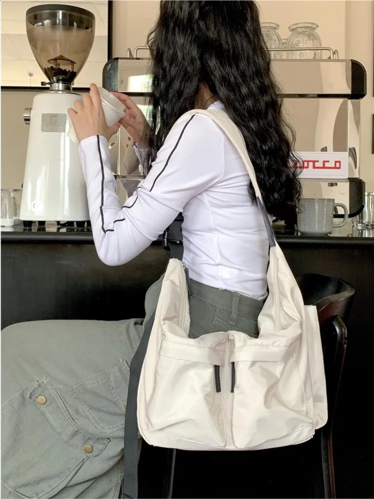 Nylon Casual Shoulder Bags For Women Korean Multiple Pockets Crossbody Bag Fashion Travel Large Capacity Student Bags 240924