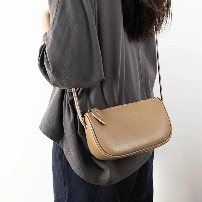 Womens Leather Garbage Bag 2024 Fashion Womens Retro Shoulder Bag Maillard Womens Cross Bag240921bj