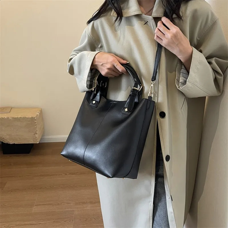 Vintage PU Leather Bucket Crossbody Bags Women Autumn Winter Fashion Solid Shoulder Bag Travel Handbags Female 240924