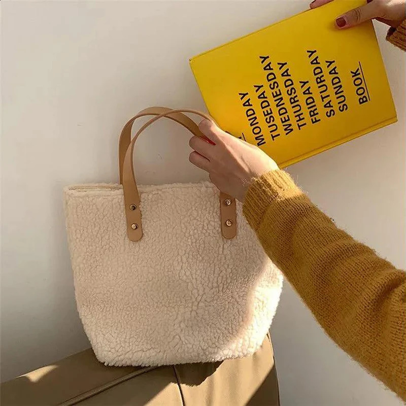 Womens sheepskin fabric shoulder bag canvas fluffy fur handbag large capacity shopping bag womens cute and exquisite school bag 241022