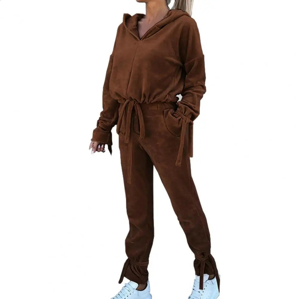Womens long sleeved hooded sweatshirt and pants set velvet active track field suit twopiece fitness 240927