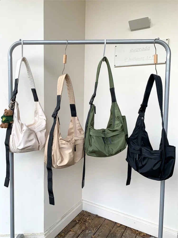 Nylon Casual Shoulder Bags For Women Korean Multiple Pockets Crossbody Bag Fashion Travel Large Capacity Student Bags 240924