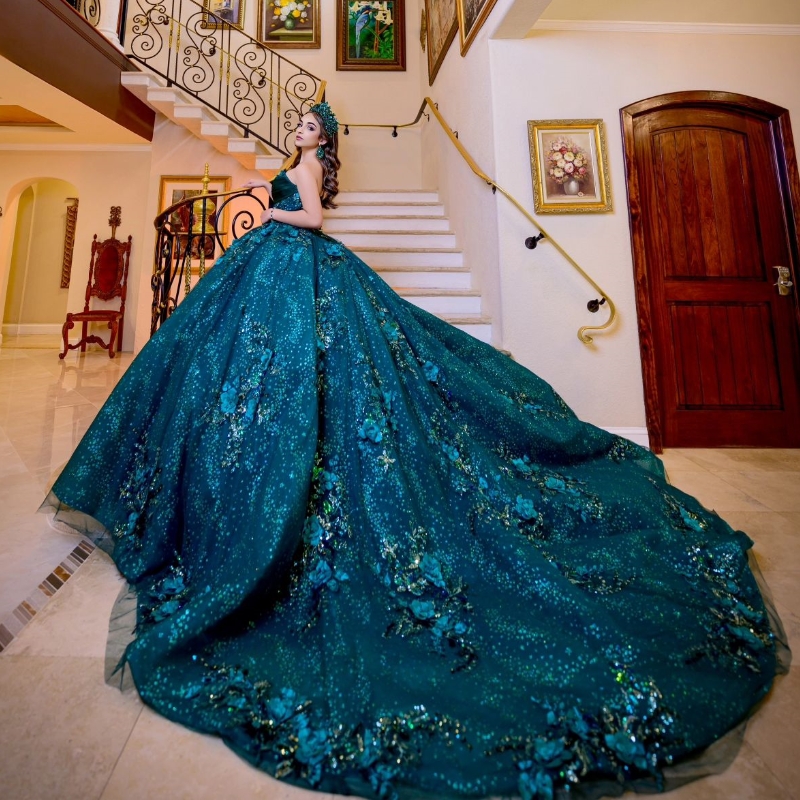 Sparkly Emerald Green Princess Quinceanera Dresses Off Shoulder Ball Gown Appliques Lace Crystals Beads Tull Sweet 16 Dress Vestidos De 15 Anos