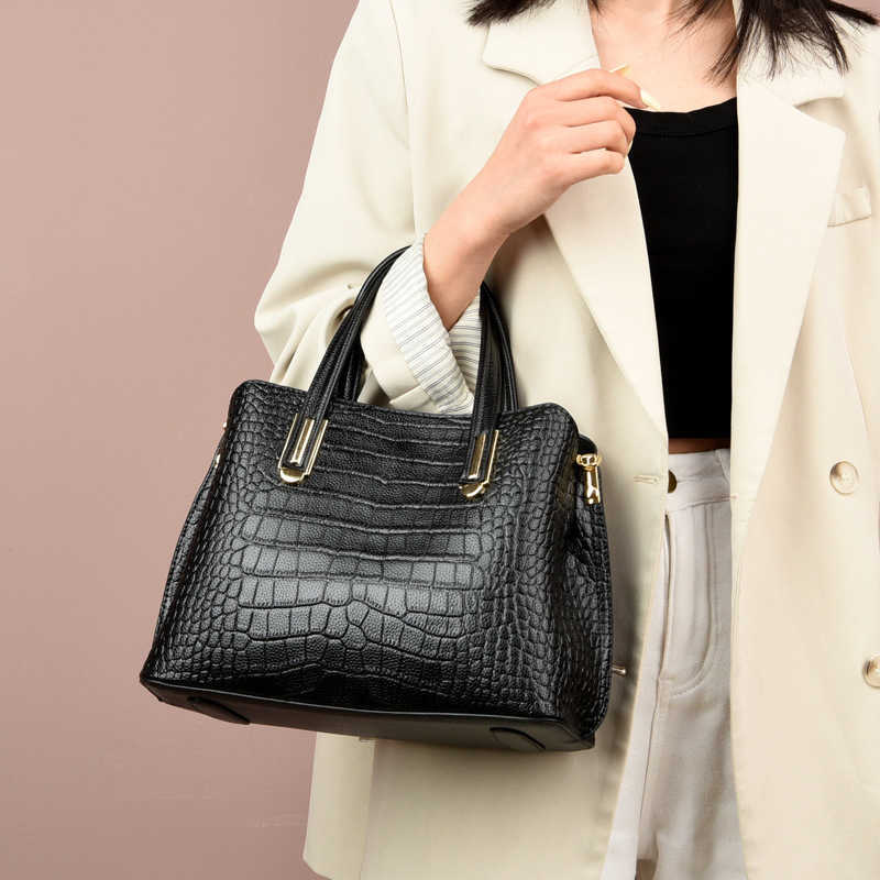 CMM Crocodile Patterned Bag for Women New Summer Womens Bag Fashion Mom Bag Temperament Middle Aged Womens Handbag