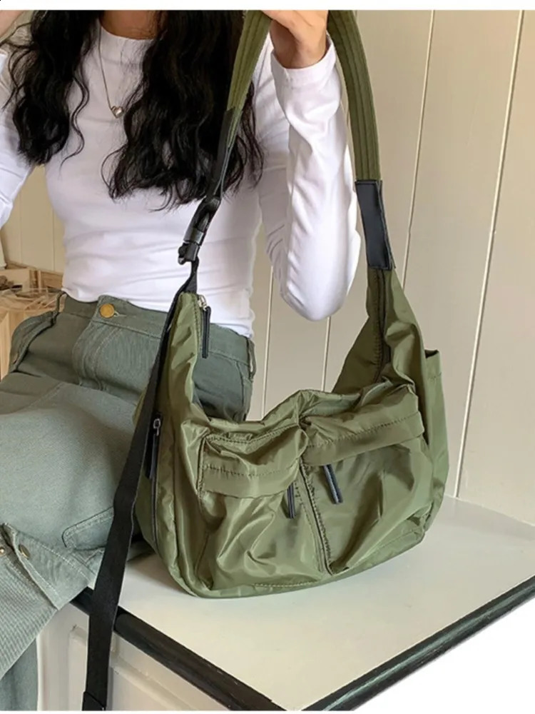Nylon Casual Shoulder Bags For Women Korean Multiple Pockets Crossbody Bag Fashion Travel Large Capacity Student Bags 240924