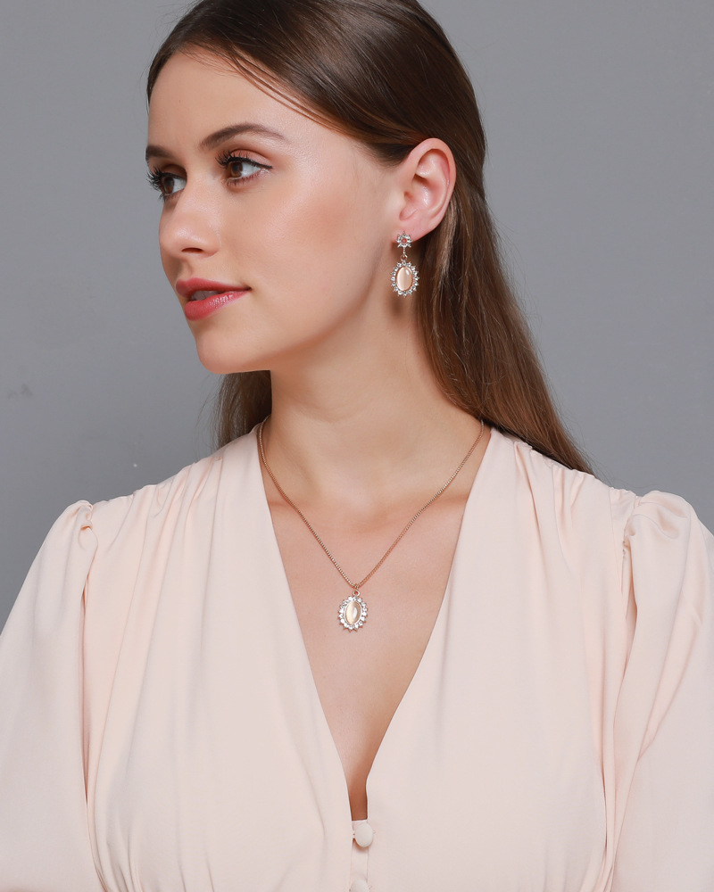 Elegant Vintage Lady's Accessory Set Featuring Korean-Inspired Cat Eye Sunflower Earrings and French Pave Zircon Necklace