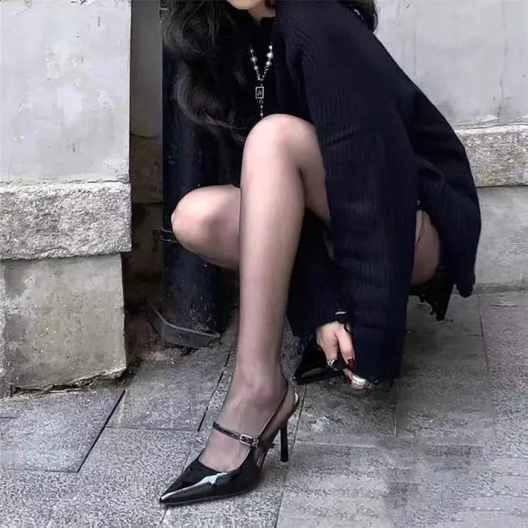 Closed toe sandals for women comfortable shoes beige high heels sexy retro slim high heels fashionable black open high heels 240926