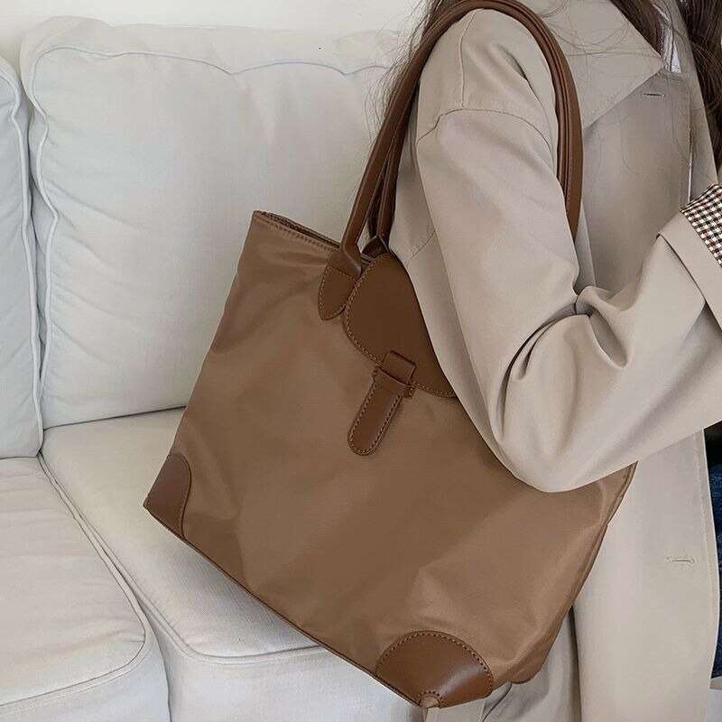 Casual Women Tote Classic Large Capacity Shoulder Bag Nylon 2025 Fashion Lightweight Travel Handbag