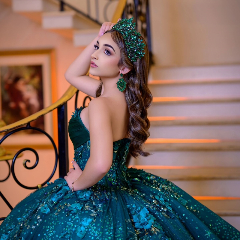 Sparkly Emerald Green Princess Quinceanera Dresses Off Shoulder Ball Gown Appliques Lace Crystals Beads Tull Sweet 16 Dress Vestidos De 15 Anos