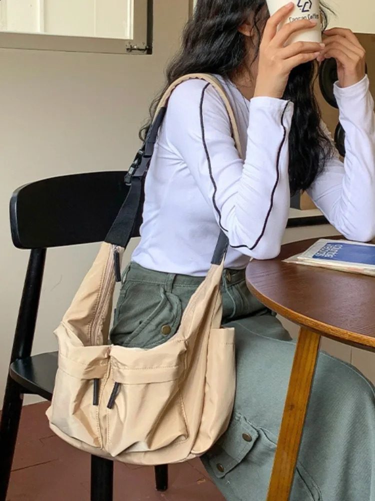 Nylon Casual Shoulder Bags For Women Korean Multiple Pockets Crossbody Bag Fashion Travel Large Capacity Student Bags 240924