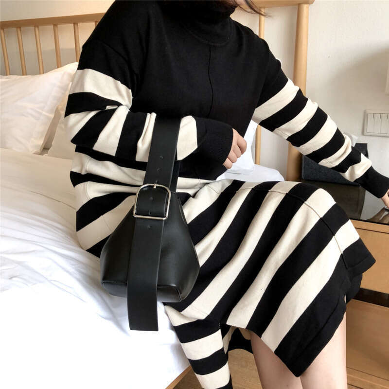 2024 Elegant Solid Hot Chain Black Shoulder Bag For Women Designer Sale Ladies Travel Handbags Purse 4