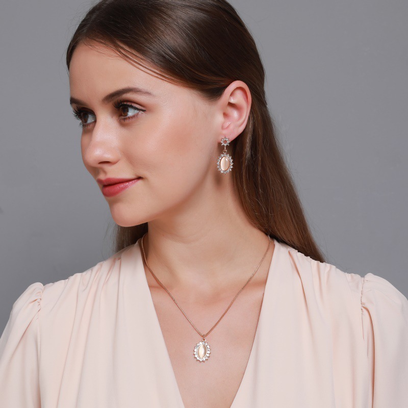 Elegant Vintage Lady's Accessory Set Featuring Korean-Inspired Cat Eye Sunflower Earrings and French Pave Zircon Necklace