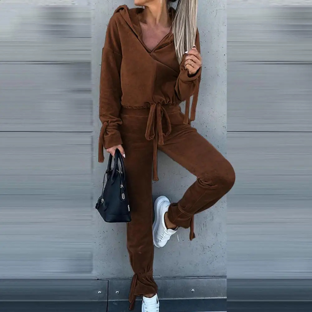 Womens long sleeved hooded sweatshirt and pants set velvet active track field suit twopiece fitness 240927