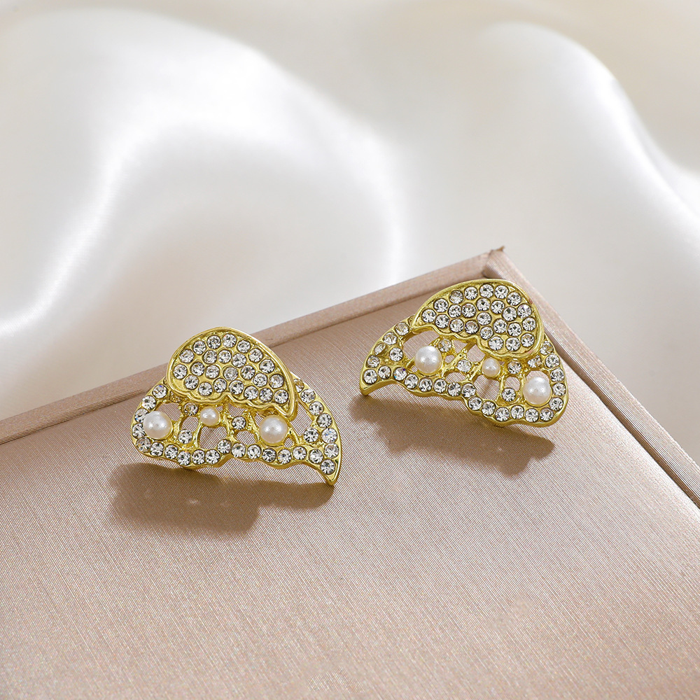 Fashionable Western-Style Micro Pave Pearl Butterfly Earrings - Stylish Dual Layer Split Earrings for Women