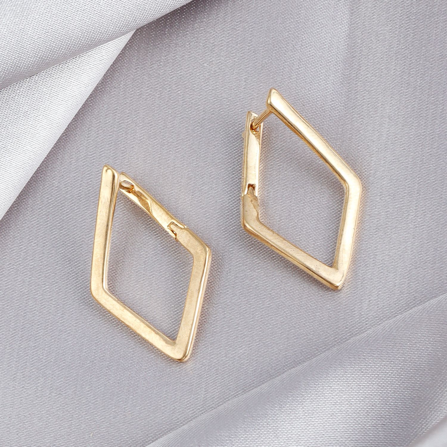Women's Simple Square Earrings with a Unique Lattice Pattern Gold Plated Stainless Steel Stud Earrings 2025 Trending Y2K Jewelry