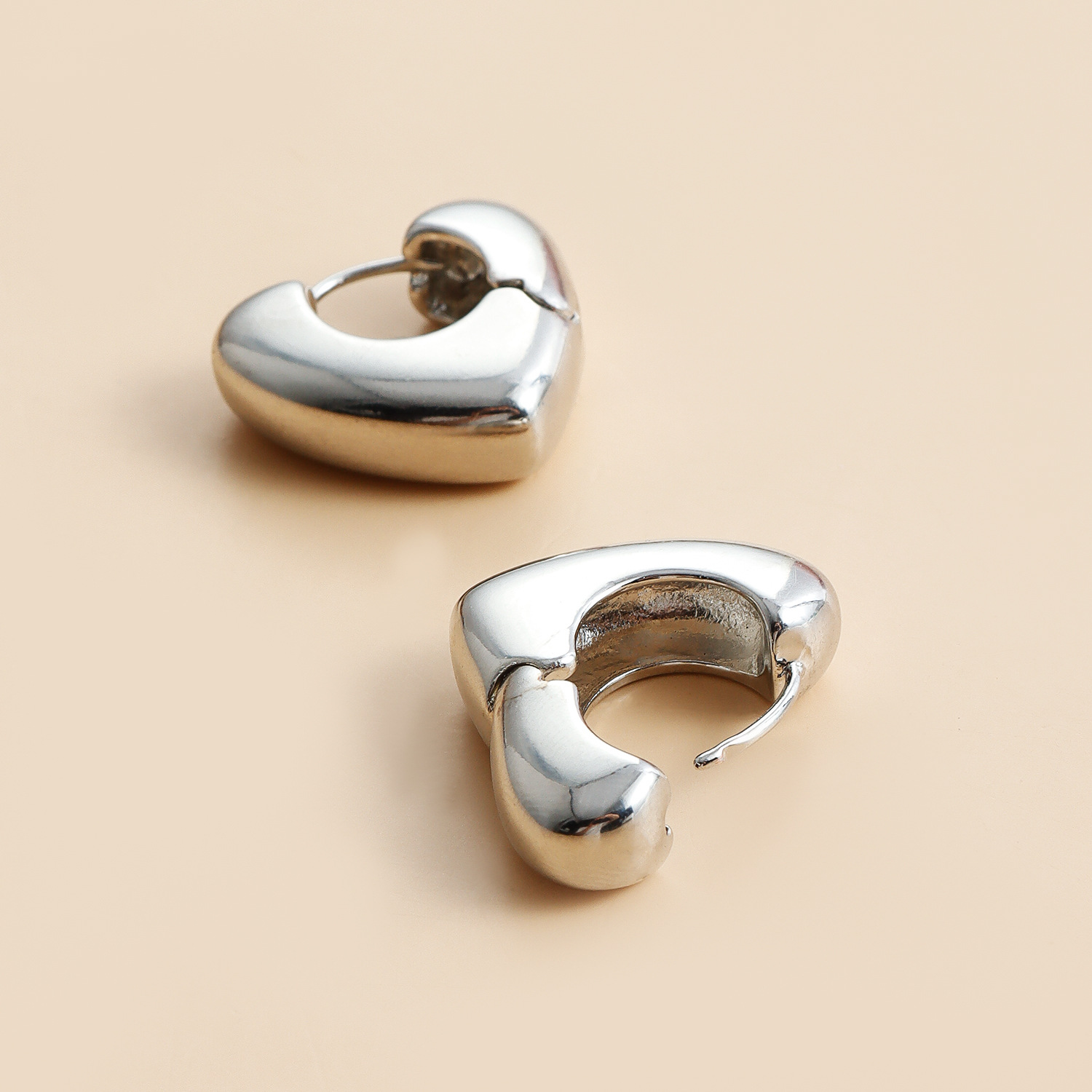 Elegant Hollow Heart Chic Earring - Dainty Small Stud Earrings for Women New In Gold Plated Silver Color Zinc Alloy Earrings Jewelry 2025 Trending Vin