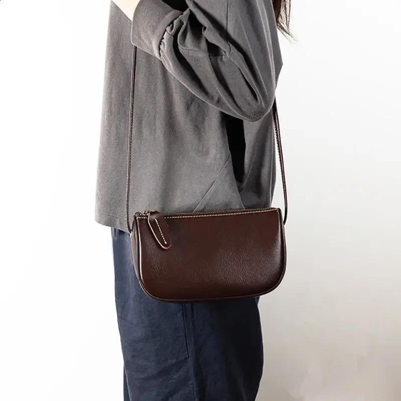 Womens Leather Garbage Bag 2024 Fashion Womens Retro Shoulder Bag Maillard Womens Cross Bag240921bj