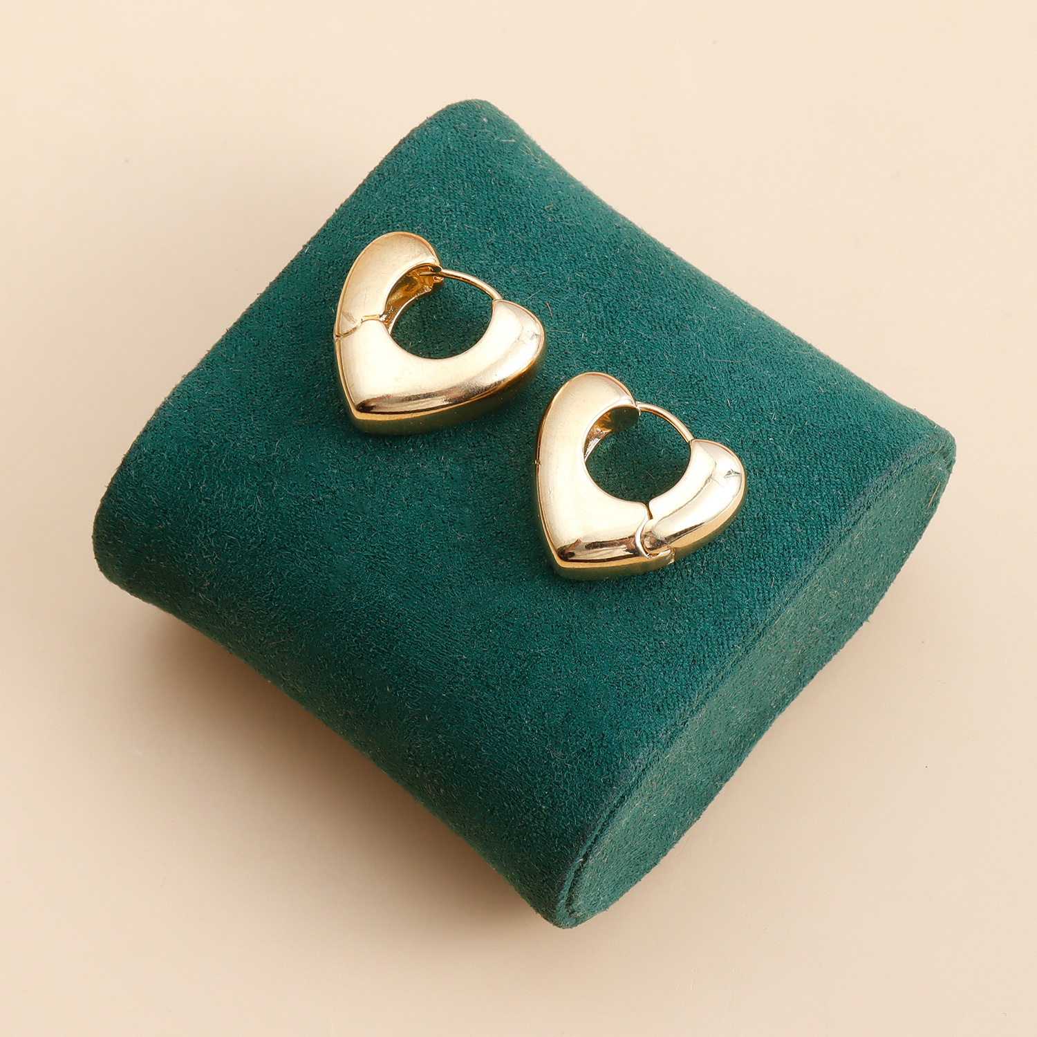 Elegant Hollow Heart Chic Earring - Dainty Small Stud Earrings for Women New In Gold Plated Silver Color Zinc Alloy Earrings Jewelry 2025 Trending Vin