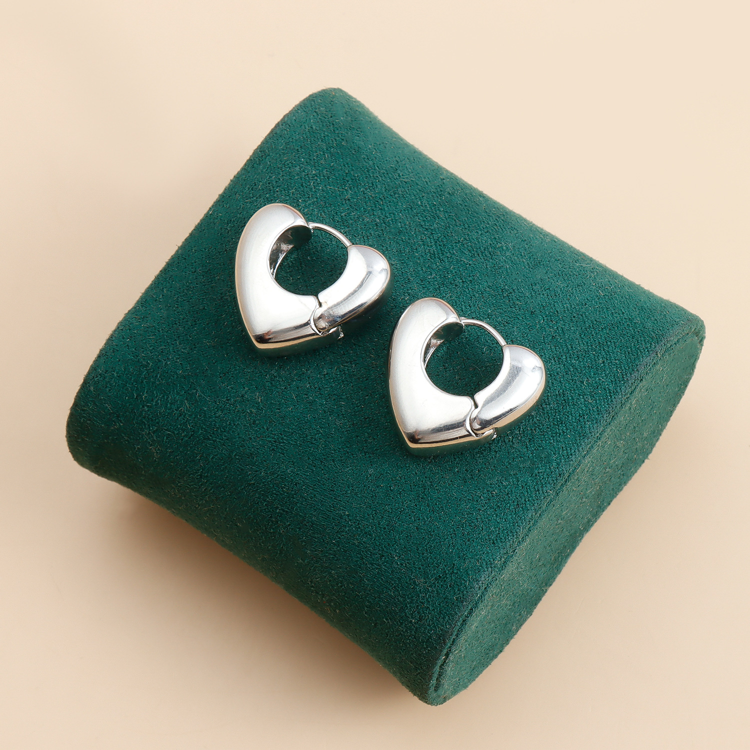 Elegant Hollow Heart Chic Earring - Dainty Small Stud Earrings for Women New In Gold Plated Silver Color Zinc Alloy Earrings Jewelry 2025 Trending Vin