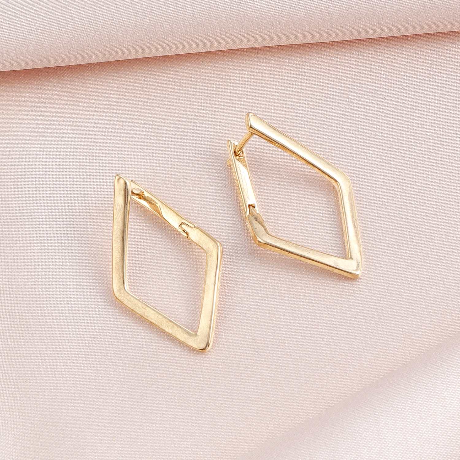 Women's Simple Square Earrings with a Unique Lattice Pattern Gold Plated Stainless Steel Stud Earrings 2025 Trending Y2K Jewelry