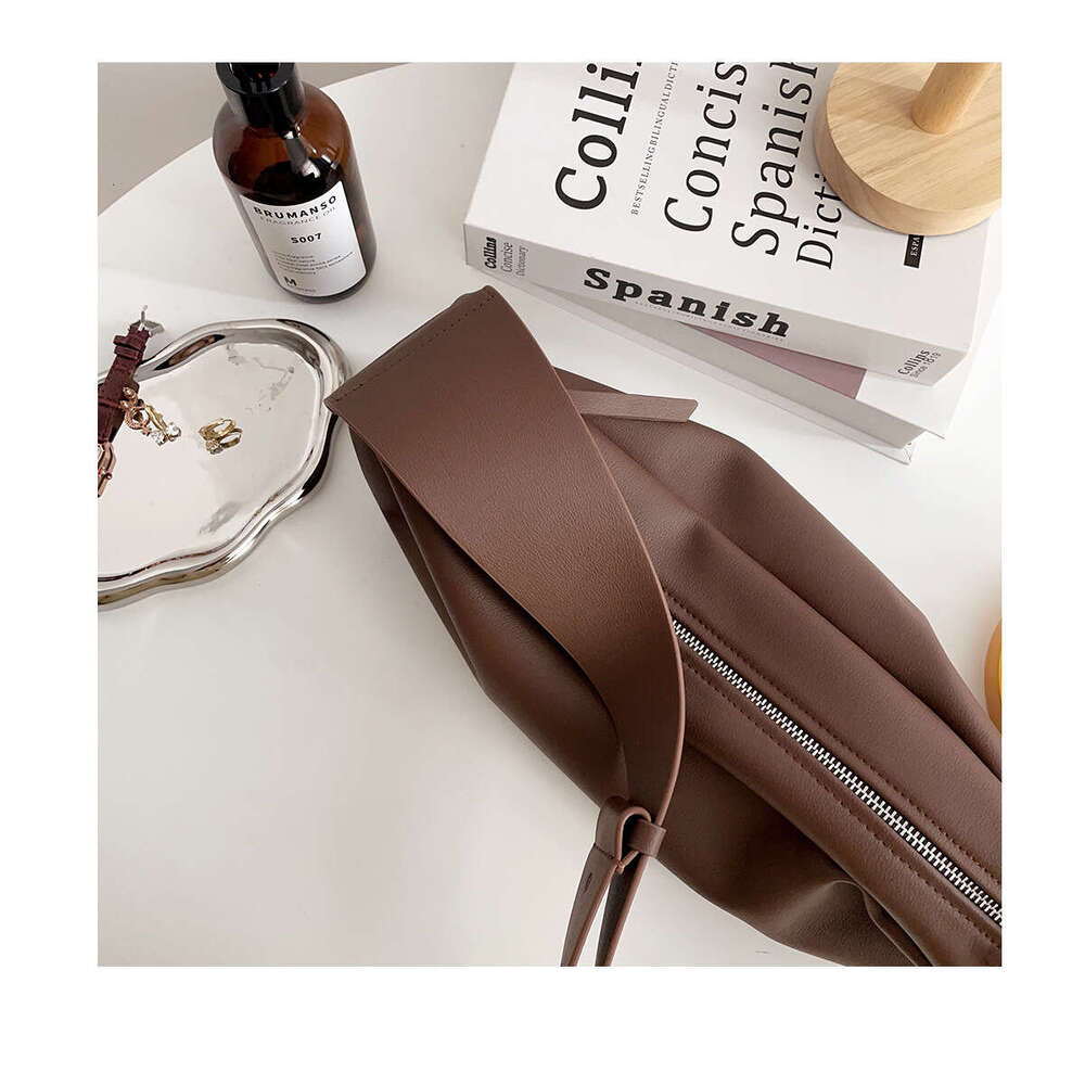 Design Fashionable Armpit Pleated Cloud Shoulder for Glossy Split Cow Leather Women Crossbody Bag Laziness Purse