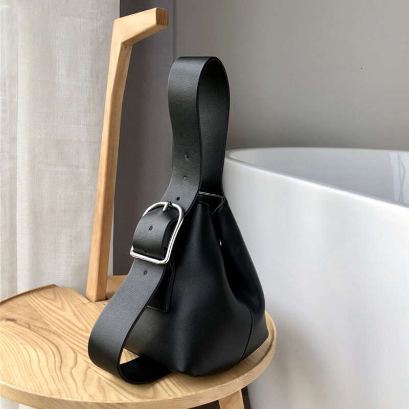 2024 Elegant Solid Hot Chain Black Shoulder Bag For Women Designer Sale Ladies Travel Handbags Purse 4