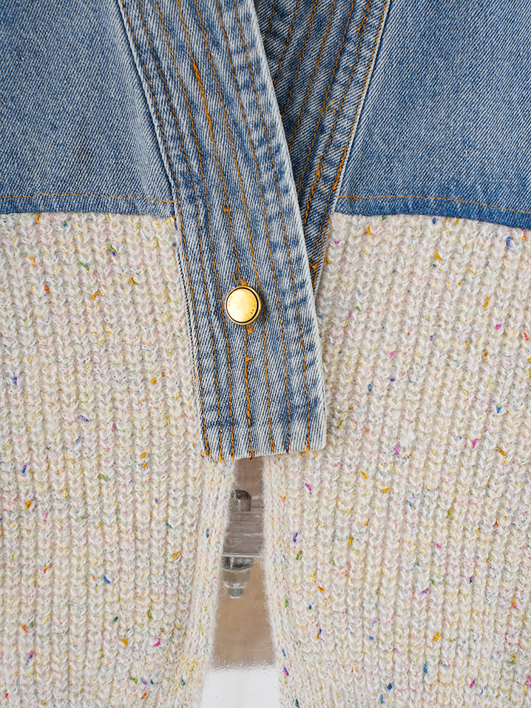 DEAT Fashion Womens Denim Patchwork Knitted Cardigan V-Neck Metal Single Button Loose Fit Sweater Coat Autumn New Cpg1989