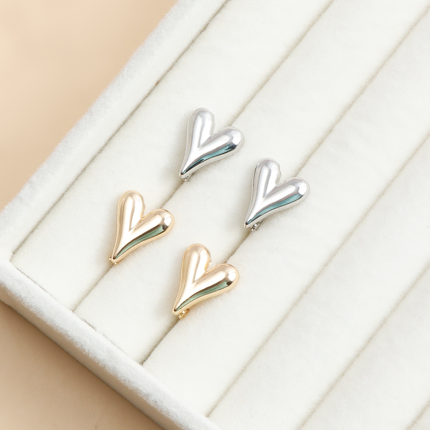 Elegant Heart-Shaped Stud Earrings for Women Chic Fashion Accessory Y2K Heart Stud Earrings Gold Plated Silver Color Zinc Alloy Jewelry Party Vintage 