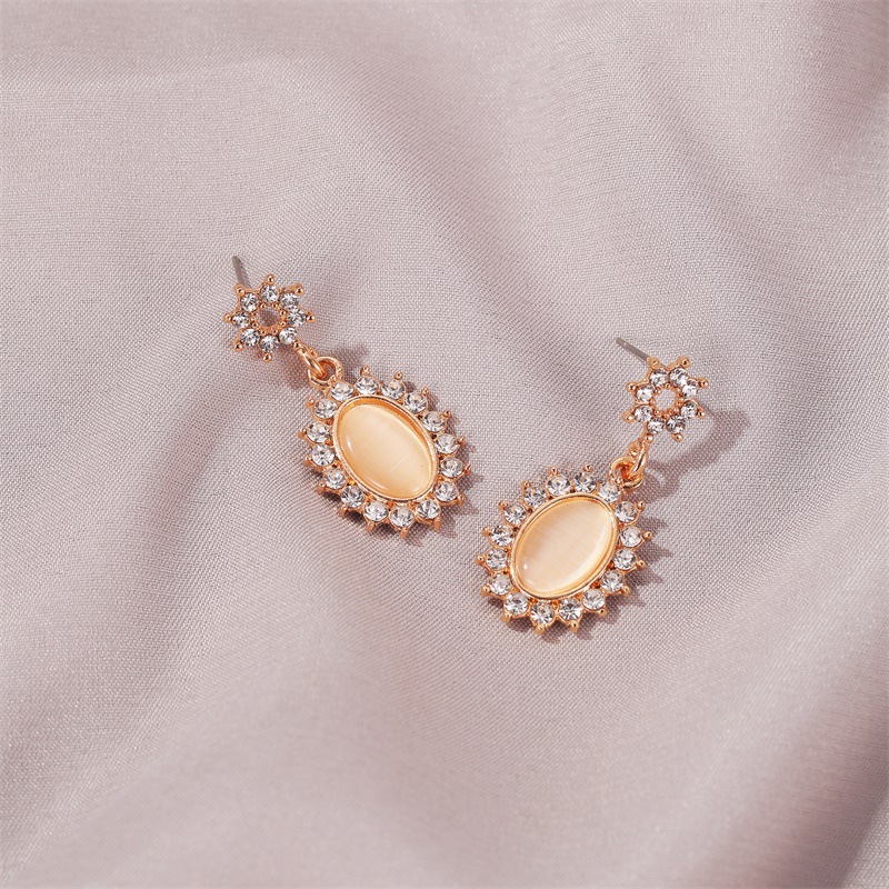 Elegant Vintage Lady's Accessory Set Featuring Korean-Inspired Cat Eye Sunflower Earrings and French Pave Zircon Necklace