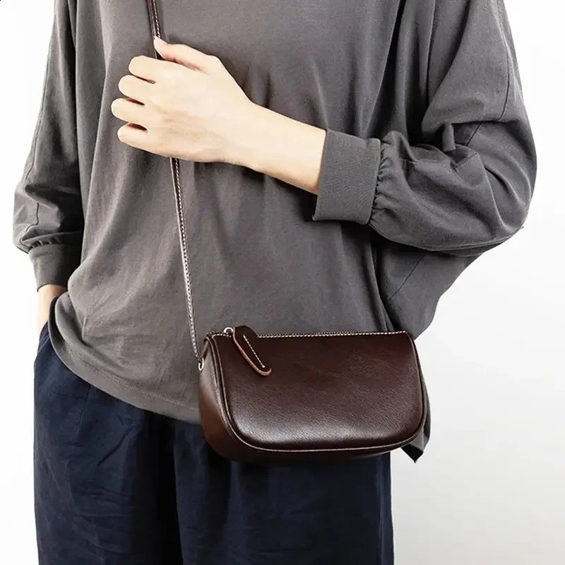 Womens Leather Garbage Bag 2024 Fashion Womens Retro Shoulder Bag Maillard Womens Cross Bag240921bj