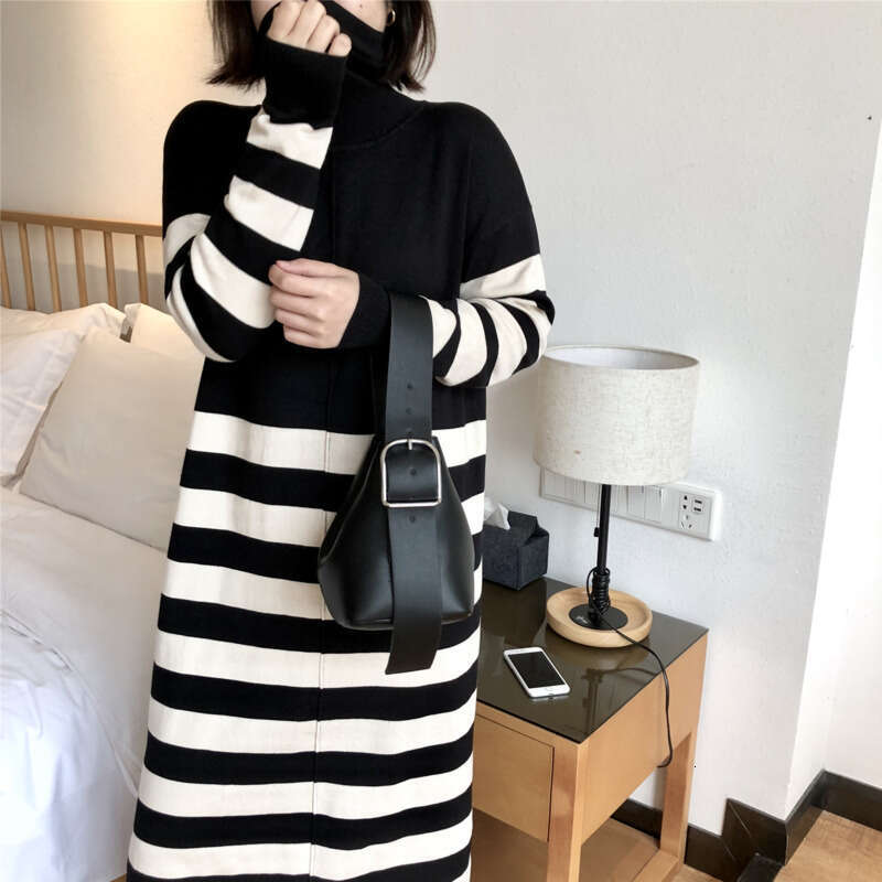 2024 Elegant Solid Hot Chain Black Shoulder Bag For Women Designer Sale Ladies Travel Handbags Purse 4