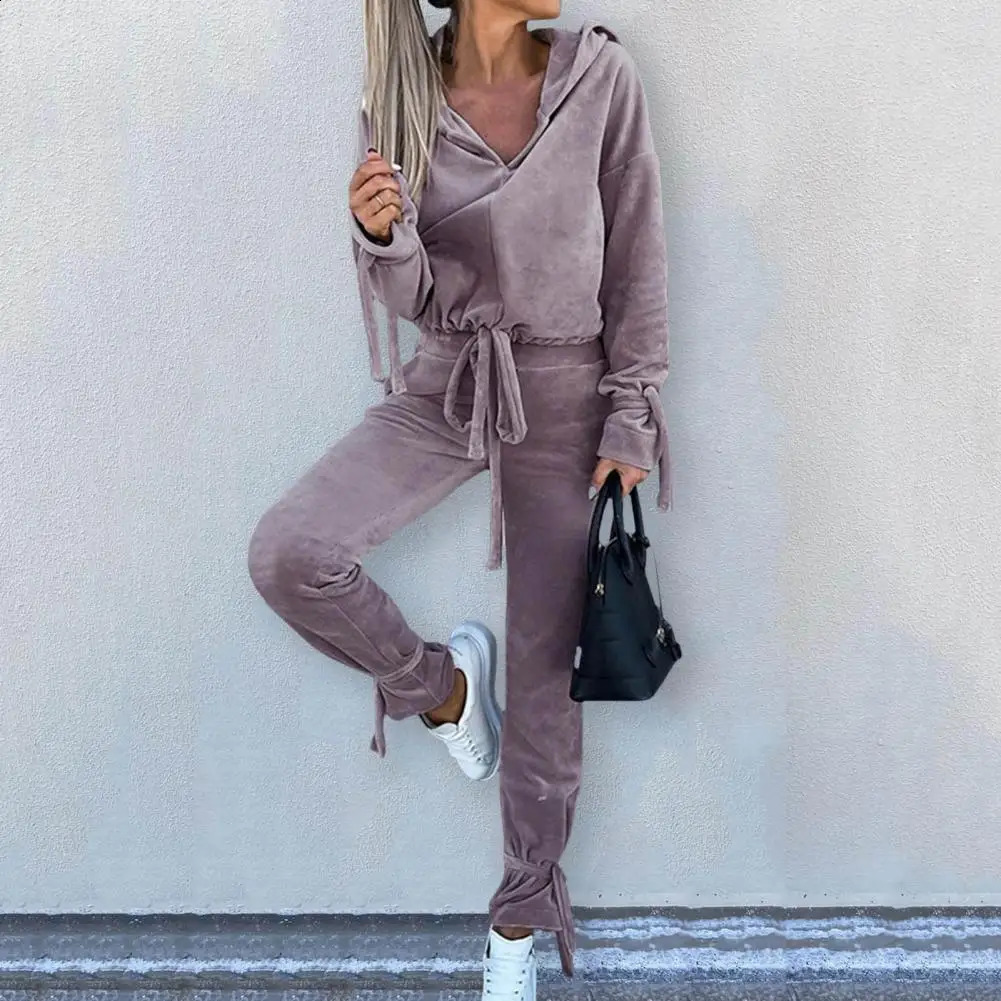 Womens long sleeved hooded sweatshirt and pants set velvet active track field suit twopiece fitness 240927