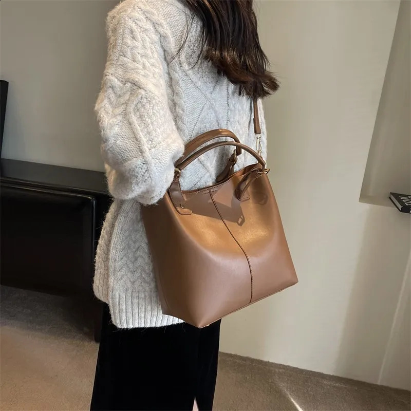 Vintage PU Leather Bucket Crossbody Bags Women Autumn Winter Fashion Solid Shoulder Bag Travel Handbags Female 240924