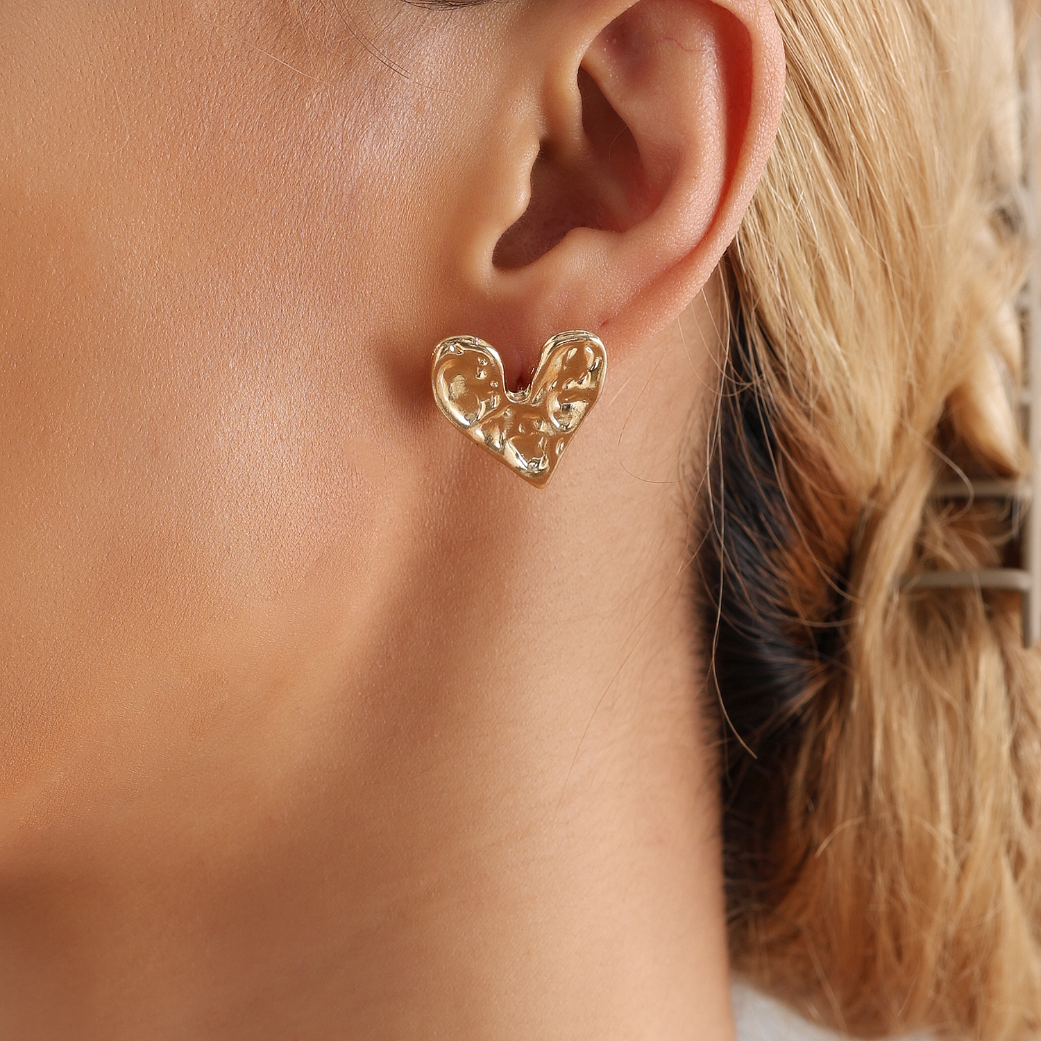 Ins Hot Vintage Lava Heart Geometric Earrings for Fashionable Look Stainless Steel Gold Plated Silver Color Stud Earrings Y2K Jewelry 2025 Trending Pa