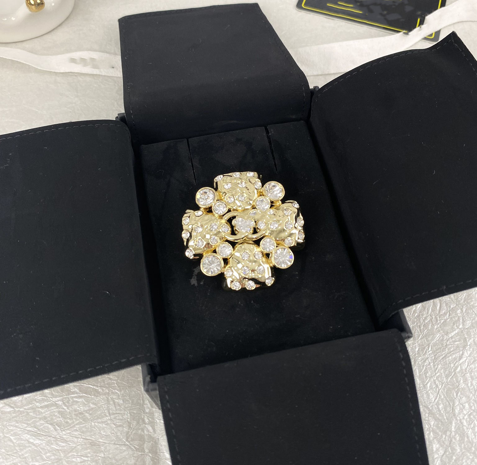 Designer C Brooch Luxury Logo Women Broochs Pearl Diamond Brooch c Pins Holiday Gift Fashion CCity Jewelry ghjnbb